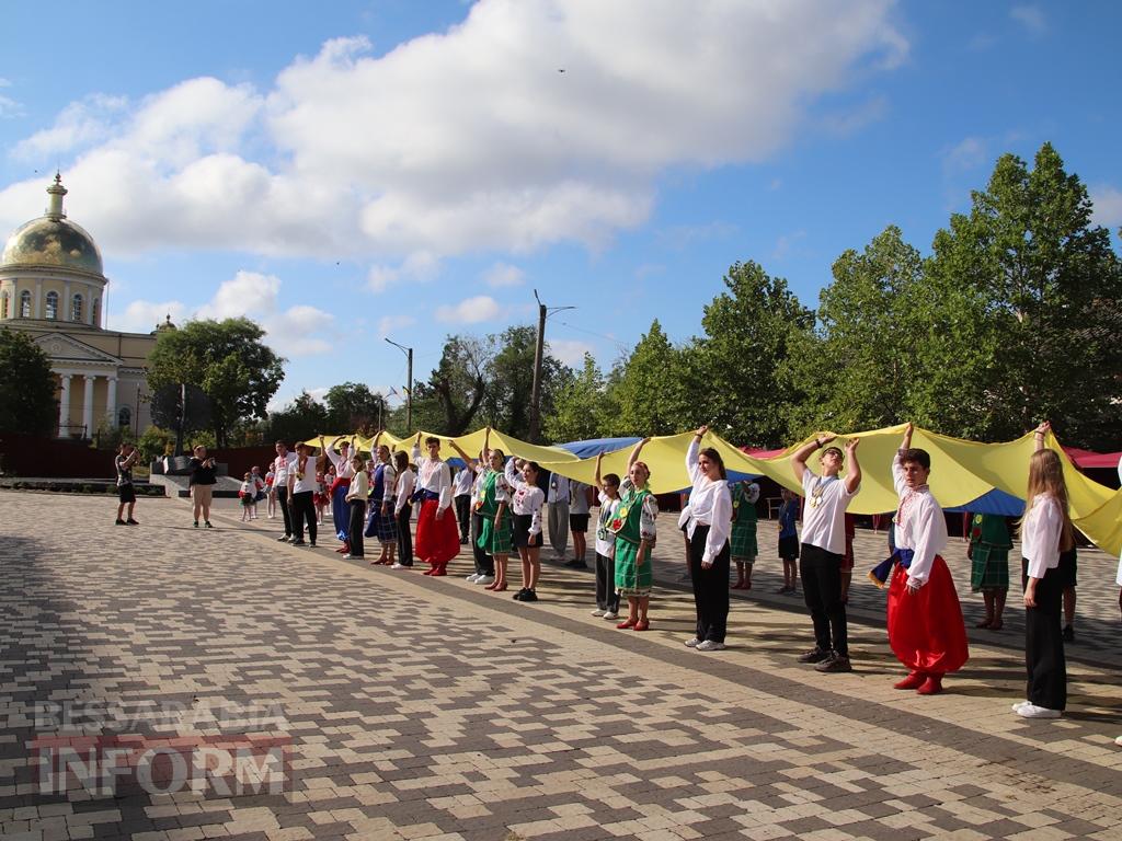 В Болграді вперше відзначили День Державного Прапора України ходою з 40-метровим синьо-жовтим стягом по вулицях міста