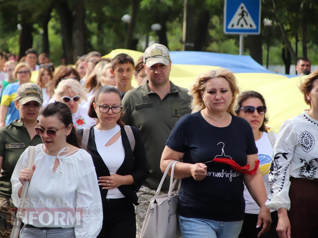 В Болграді вперше відзначили День Державного Прапора України ходою з 40-метровим синьо-жовтим стягом по вулицях міста