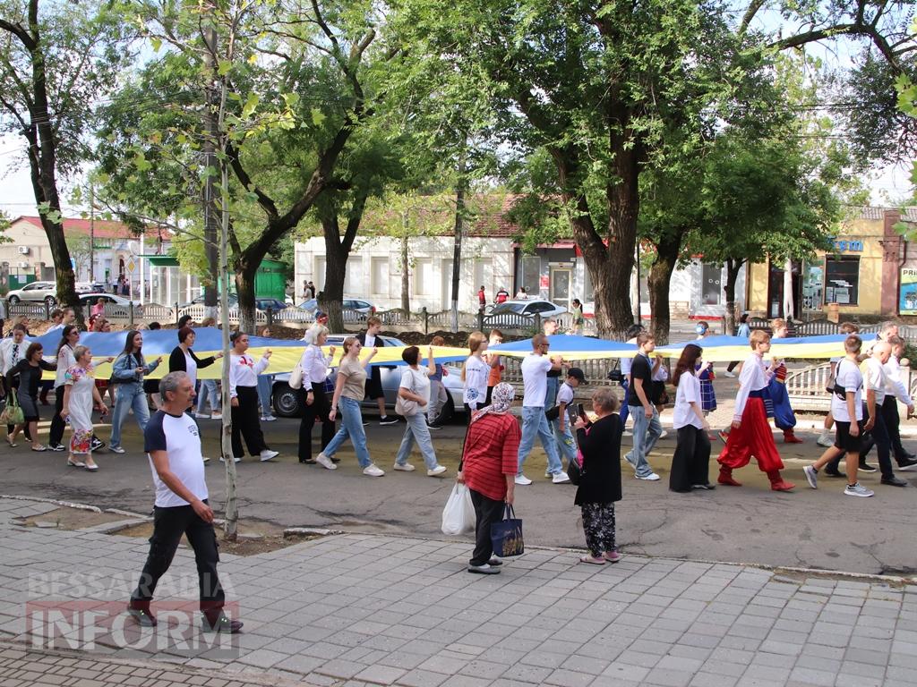 В Болграді вперше відзначили День Державного Прапора України ходою з 40-метровим синьо-жовтим стягом по вулицях міста