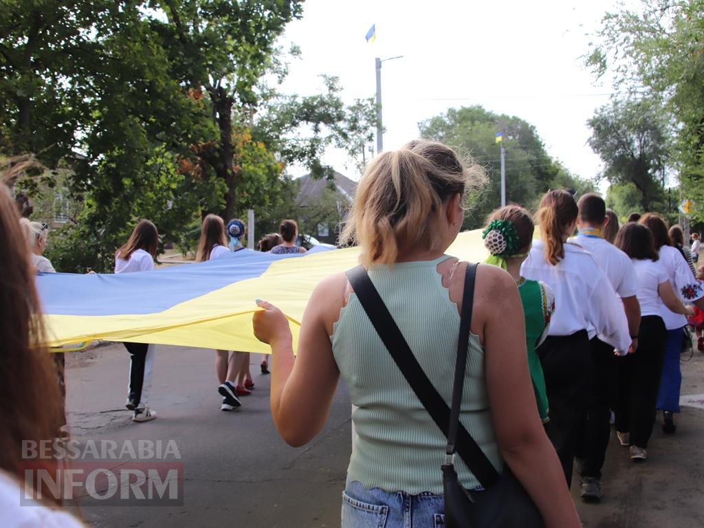 В Болграді вперше відзначили День Державного Прапора України ходою з 40-метровим синьо-жовтим стягом по вулицях міста