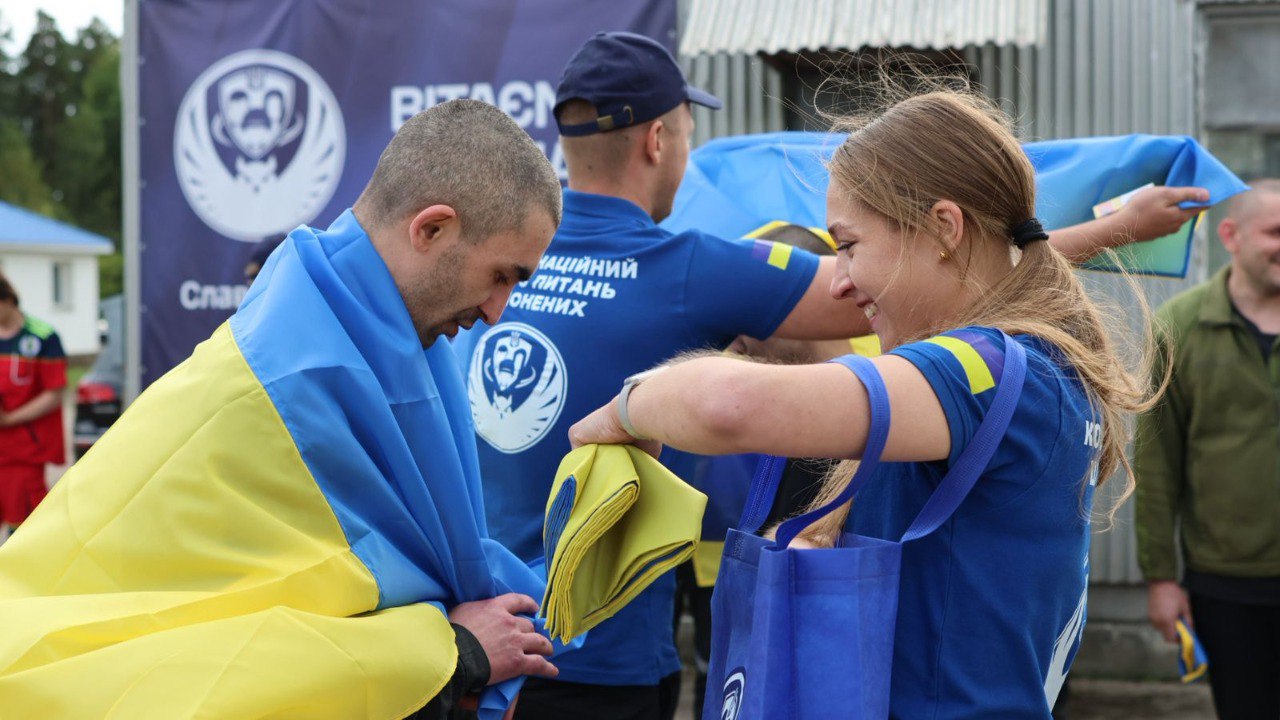 Святковий обмін: до України повернулись військові та вісім цивільних, серед яких колишній мер Херсона