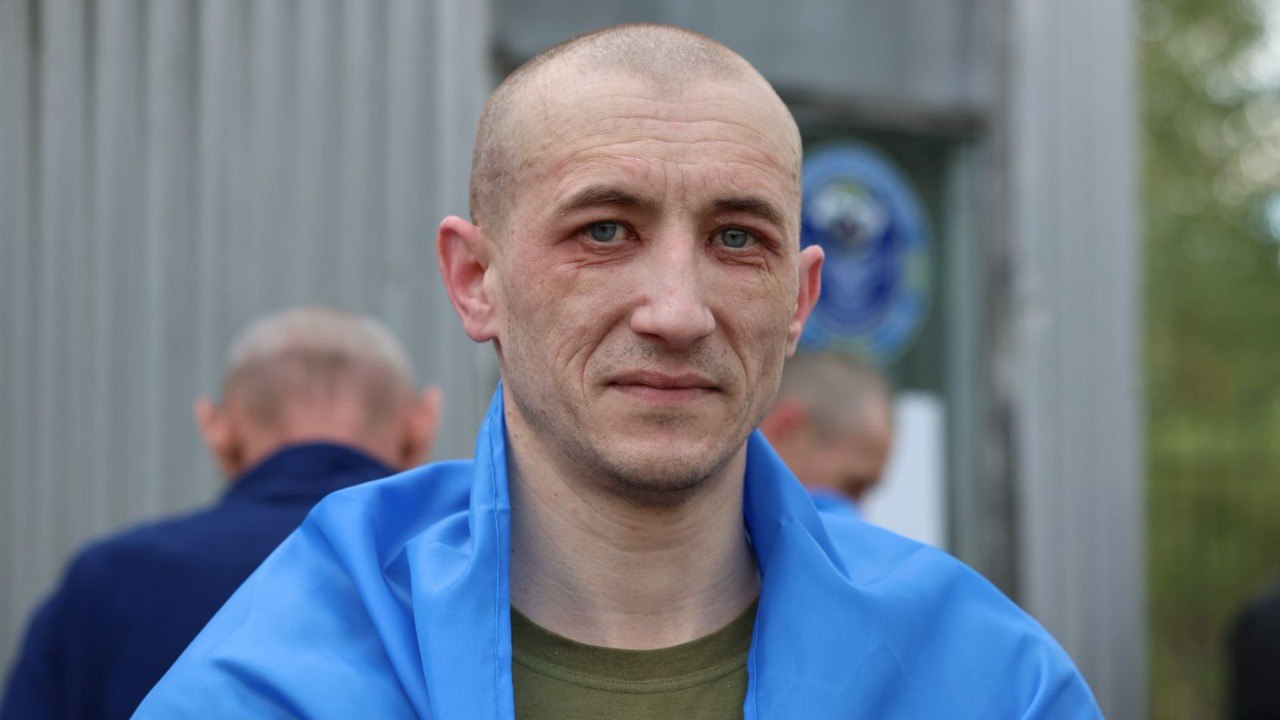 Святковий обмін: до України повернулись військові та вісім цивільних, серед яких колишній мер Херсона