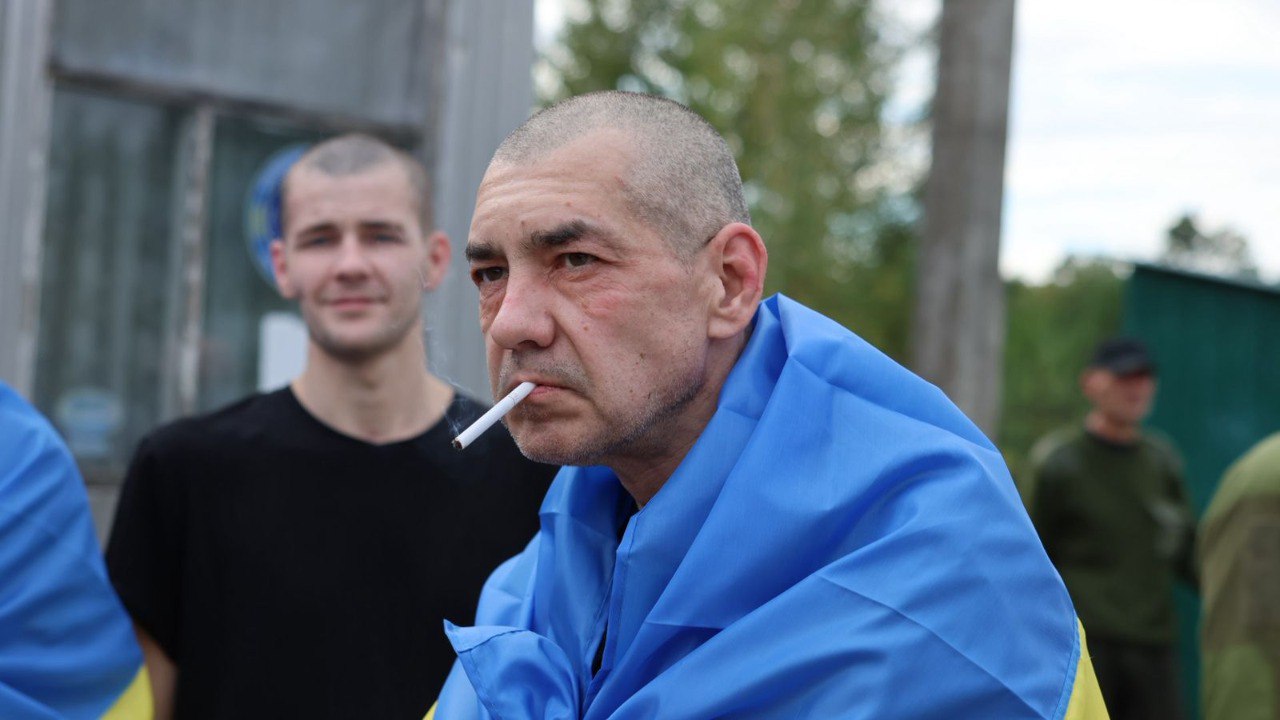 Святковий обмін: до України повернулись військові та вісім цивільних, серед яких колишній мер Херсона