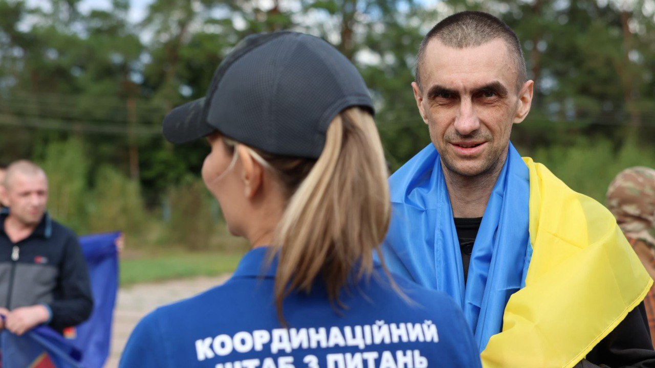 Святковий обмін: до України повернулись військові та вісім цивільних, серед яких колишній мер Херсона