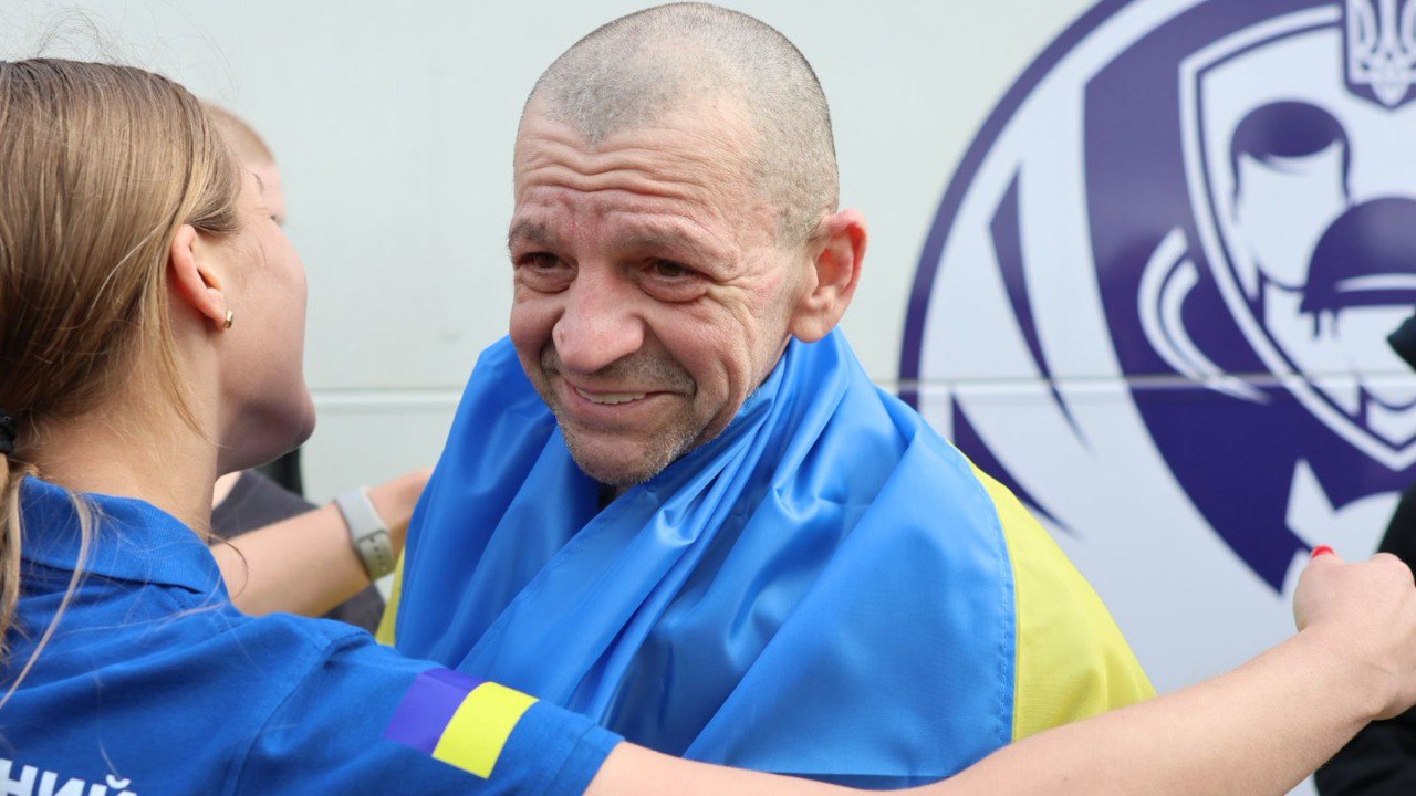 Святковий обмін: до України повернулись військові та вісім цивільних, серед яких колишній мер Херсона