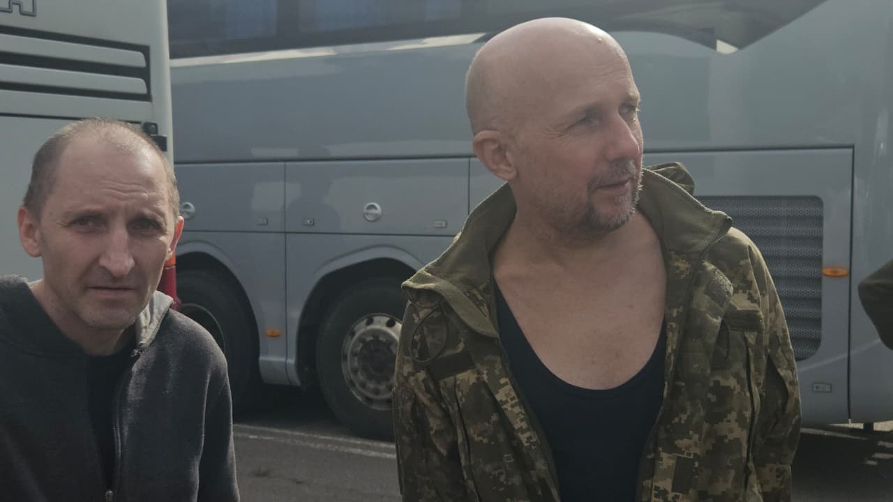 Святковий обмін: до України повернулись військові та вісім цивільних, серед яких колишній мер Херсона