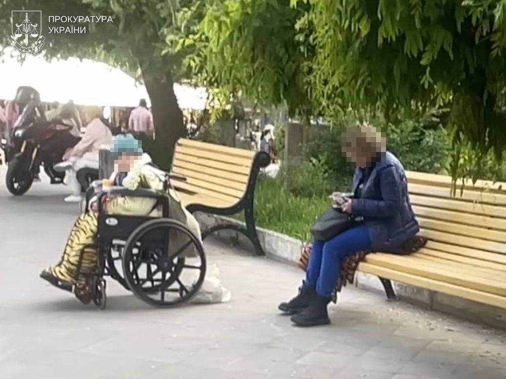 На Одещині донька примушувала матір жебракувати