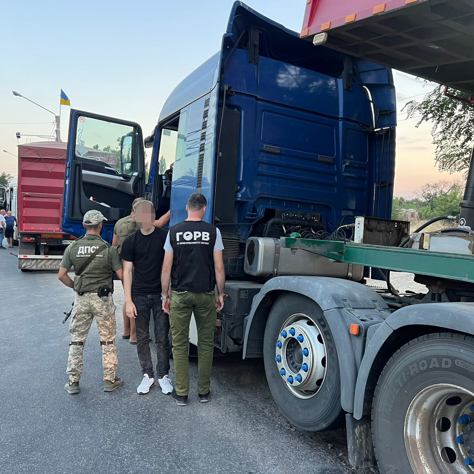 Поблизу Ізмаїла син та батько влаштували незвичну схованку у вантажівках для ухилянтів