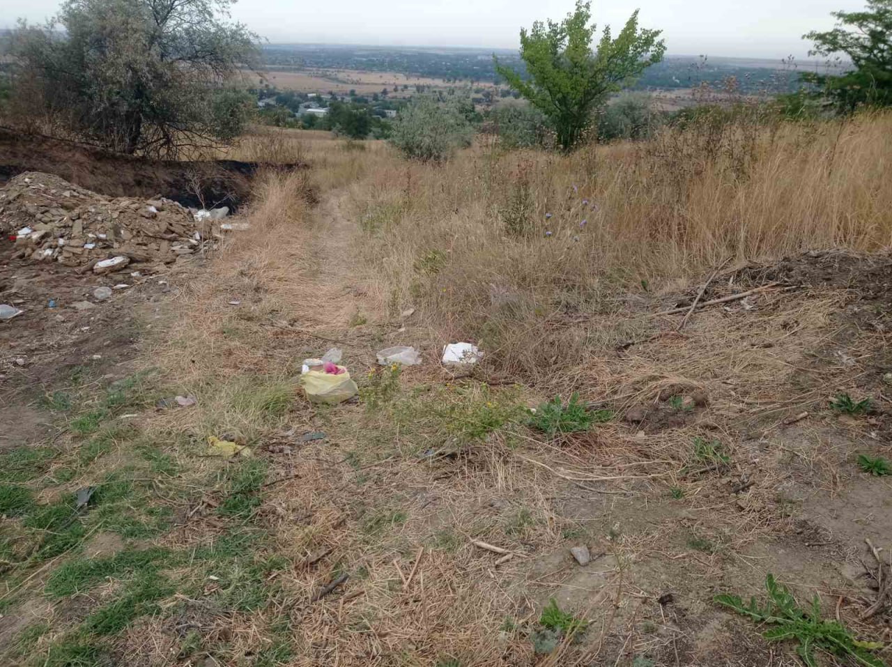 В Арцизі місцеві мешканці засипають сміттям стародавню археологічну пам’ятку