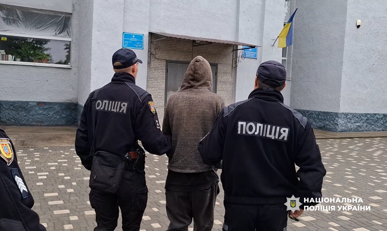 У Білгород-Дністровському районі на лаву підсудних відправили двох братів, які вчинили розбійний напад на літню жінку