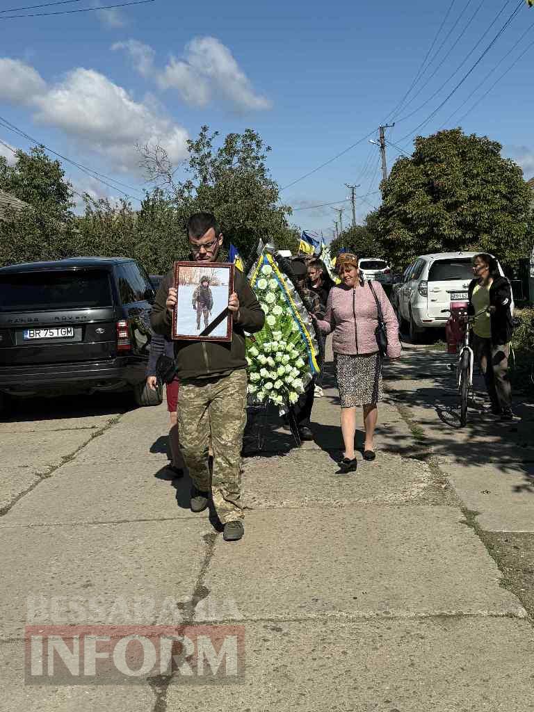 Кілійська громада попрощалася із загиблим майже два роки тому Михайлом Фоменком