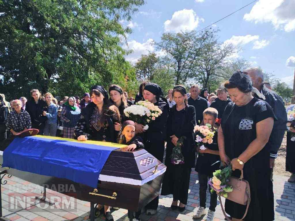 Кілійська громада попрощалася із загиблим майже два роки тому Михайлом Фоменком