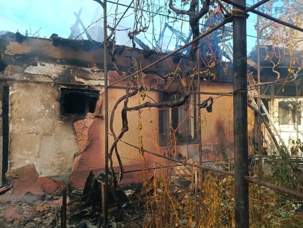 В Ізмаїлі спалахнула масштабна пожежа у приватному будинку: що відомо про наслідки