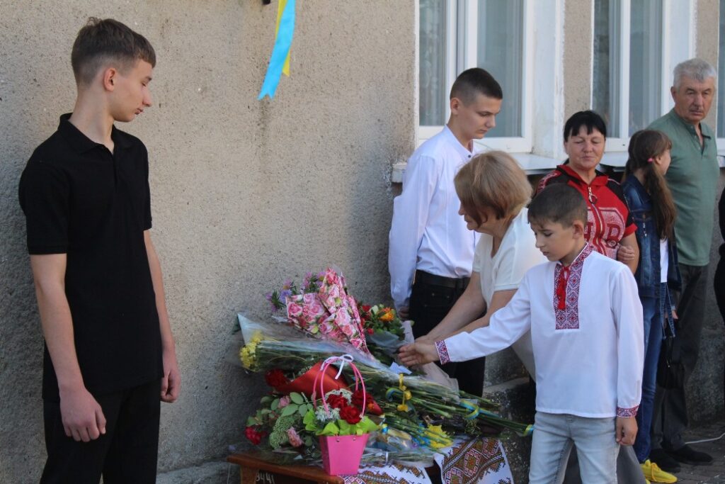У Саф'янівській громаді відкрили меморіальну дошку загиблому захиснику Владиславу Варлакову