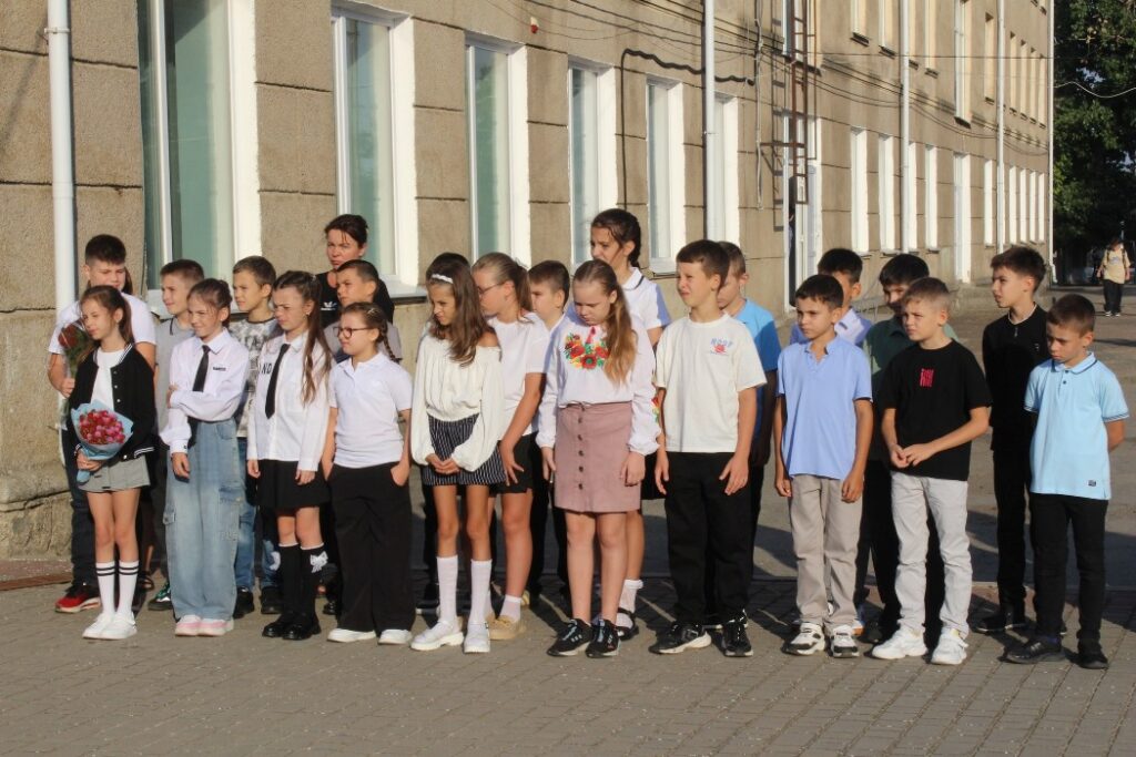 У Саф'янівській громаді відкрили меморіальну дошку загиблому захиснику Владиславу Варлакову