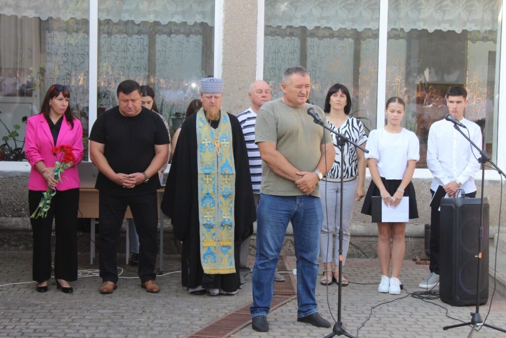 У Саф'янівській громаді відкрили меморіальну дошку загиблому захиснику Владиславу Варлакову