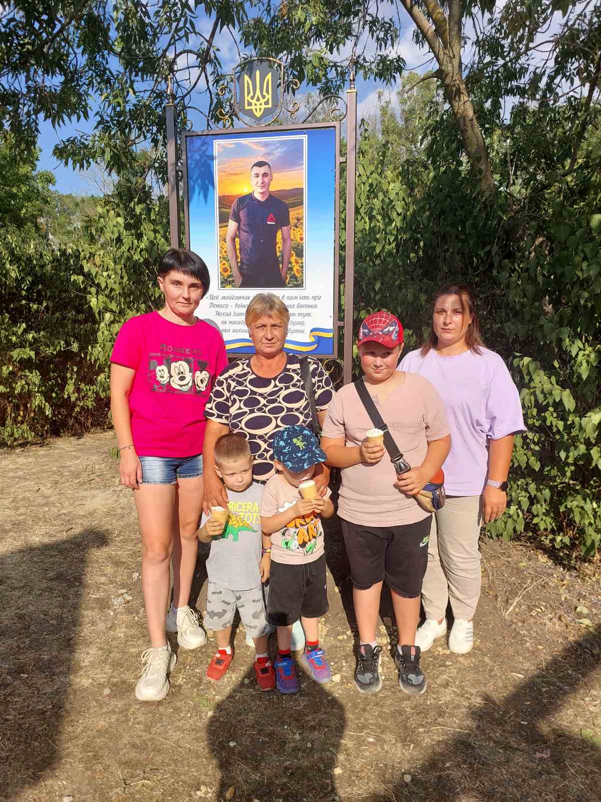 Родина загиблого Героя з селища Болградського району подарувала дітям спортивний майданчик