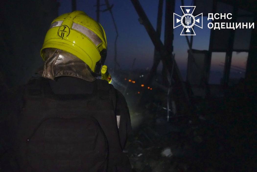 Вранці російські окупанти атакували Одесу та область: є постраждалі та руйнування