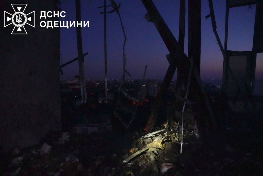 Вранці російські окупанти атакували Одесу та область: є постраждалі та руйнування