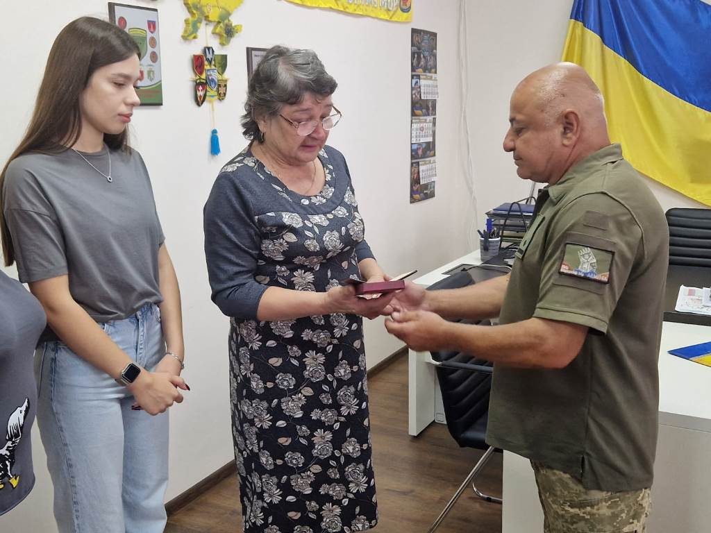 «Я кожній матері бажаю такого сина», - пам’яті загиблого на війні сина ексмера Болграда, офіцера-морпіха Олександра Калова