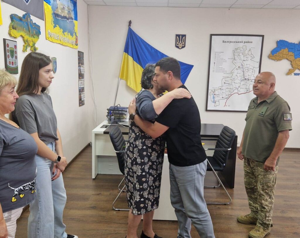 Матері офіцера-десантника з Болграда Олександра Калова вручили високу посмертну нагороду сина
