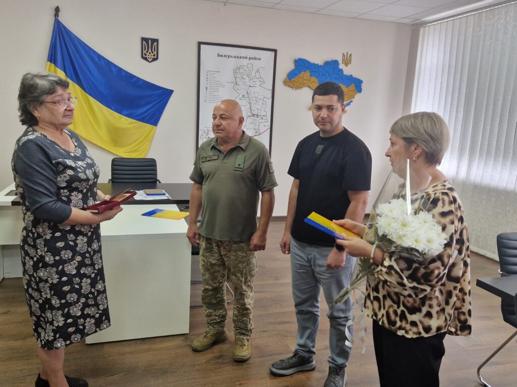 Матері офіцера-десантника з Болграда Олександра Калова вручили високу посмертну нагороду сина