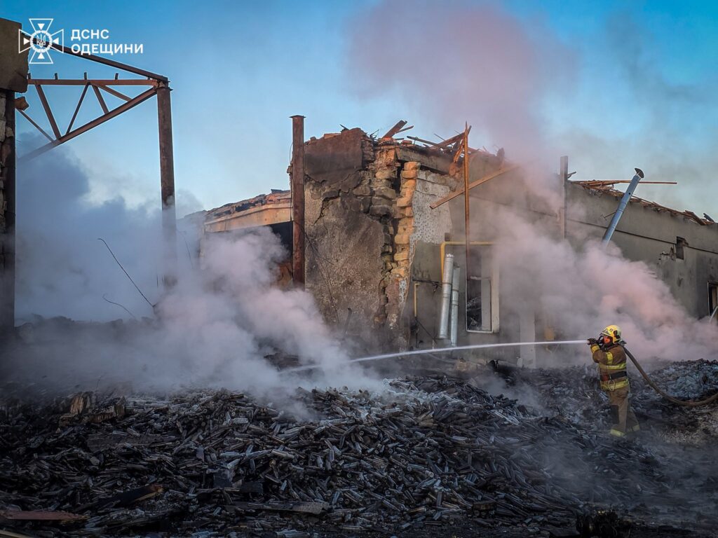 Вночі під прицілом "шахедів" був винзавод в Аккермані: зруйновано цех та склад підприємства