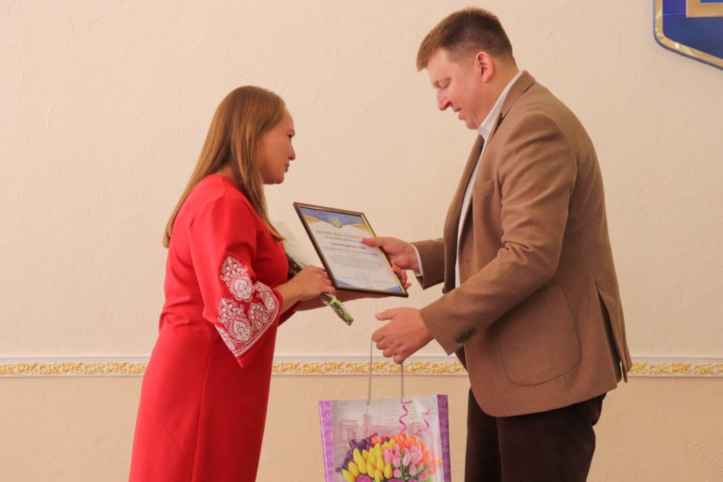 В Арцизі працівників освіти вітали з професійним святом