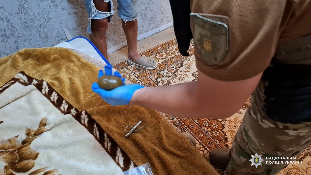 У Білгород-Дністровському районі чоловік зберігав вдома вибухові пристрої для самозахисту