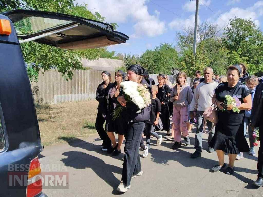 Кілійська громада попрощалася із загиблим майже два роки тому Михайлом Фоменком