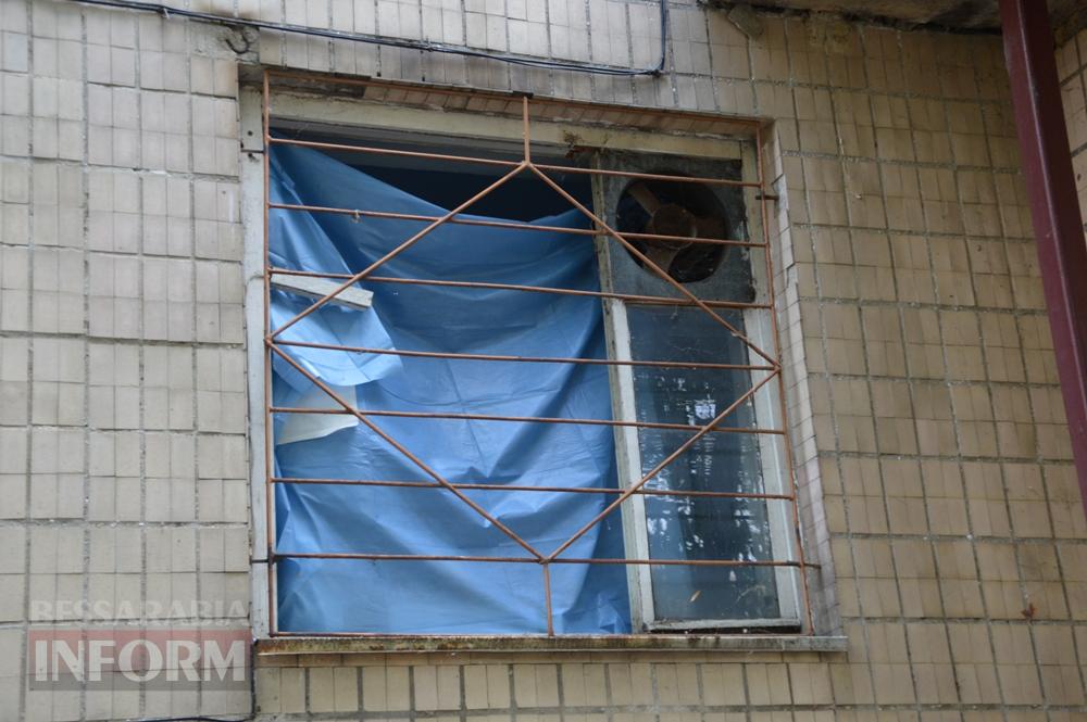 У Білгород-Дністровській міськлікарні завдяки спонсорській допомозі замінять понад 50 вікон, пошкоджених після прильотів