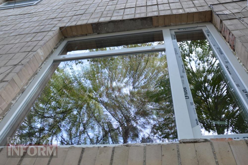 У Білгород-Дністровській міськлікарні завдяки спонсорській допомозі замінять понад 50 вікон, пошкоджених після прильотів