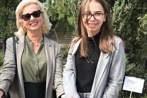 «Світло, яке залишилося після тебе»: в Ізмаїлі сотні людей простилися з загиблою у ДТП донькою ексмера Кілії Катериною Бойченко
