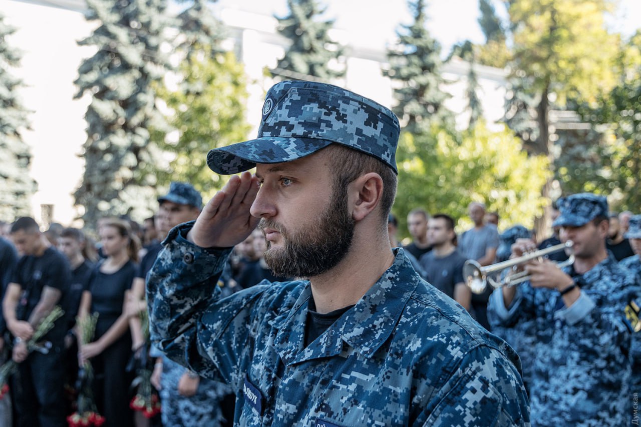 На кораблі біля Вилкового загинули три курсанти Інституту ВМС - з ними попрощалися в Одесі