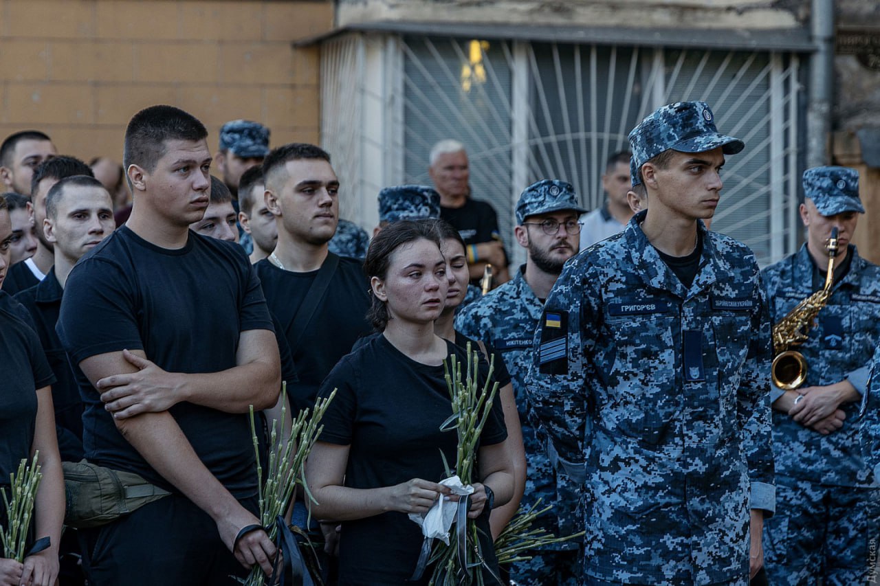 На кораблі біля Вилкового загинули три курсанти Інституту ВМС - з ними попрощалися в Одесі