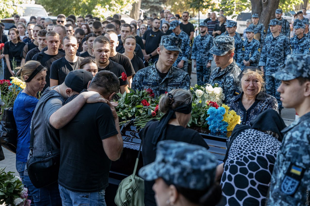 На кораблі біля Вилкового загинули три курсанти Інституту ВМС - з ними попрощалися в Одесі