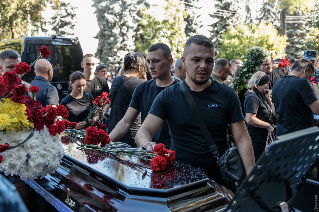 На кораблі біля Вилкового загинули три курсанти Інституту ВМС - з ними попрощалися в Одесі