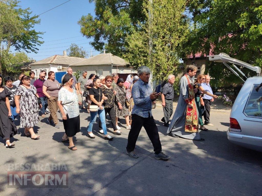 Болград схилив голови у скорботі: в останню путь провели воїна Олександра Фазли