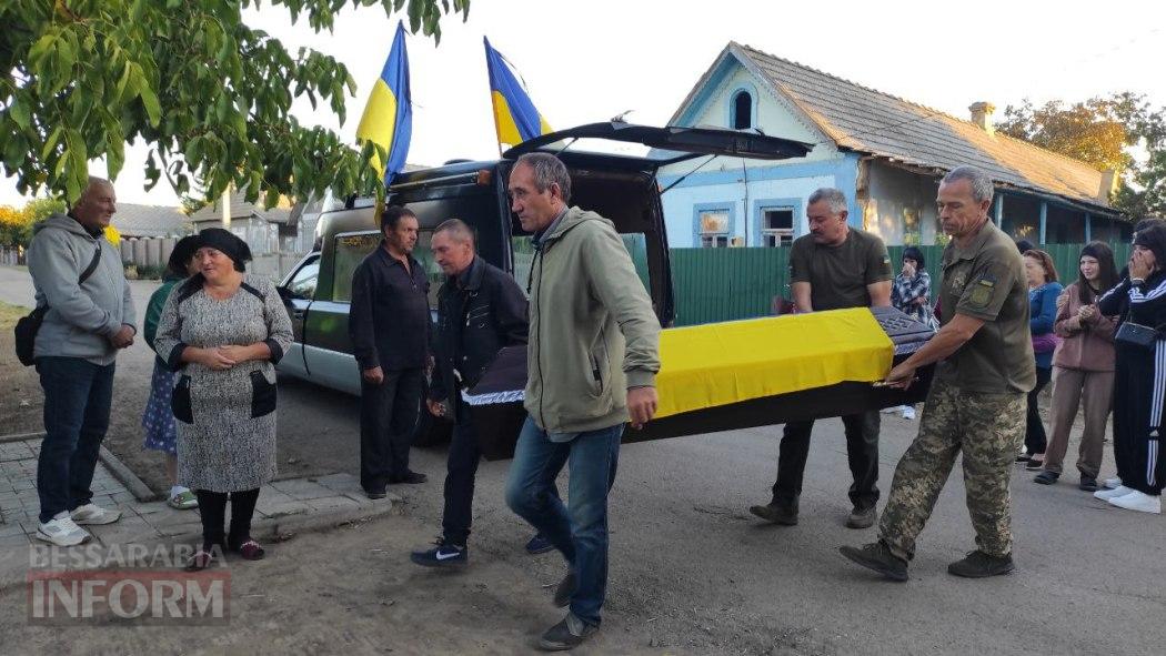 У Кілійській громаді попрощалися з військовим, чиє серце зупинилося на фронті
