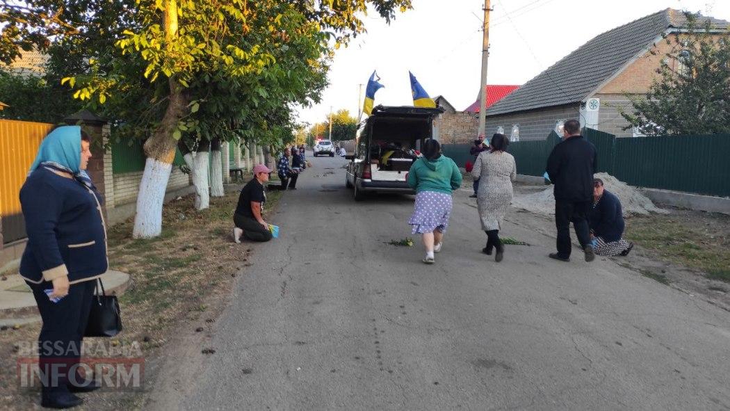 У Кілійській громаді попрощалися з військовим, чиє серце зупинилося на фронті