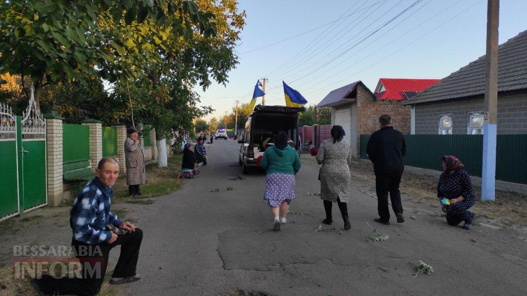 У Кілійській громаді попрощалися з військовим, чиє серце зупинилося на фронті