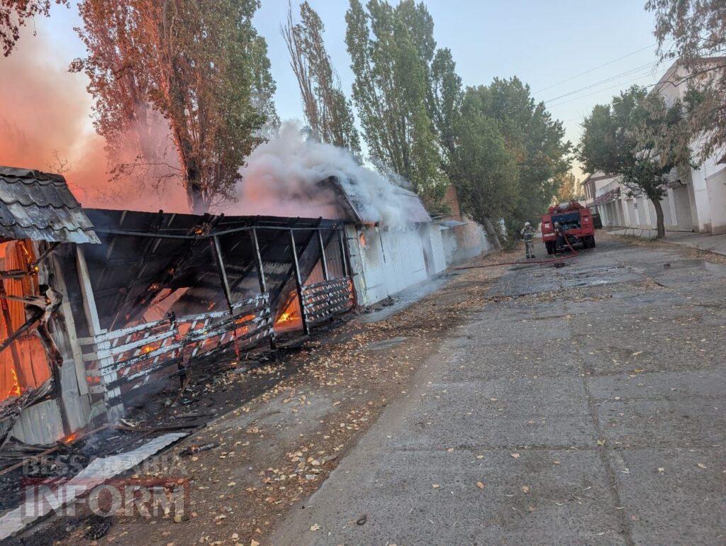 У селищі Затока спалахнула пожежа на базі відпочинку