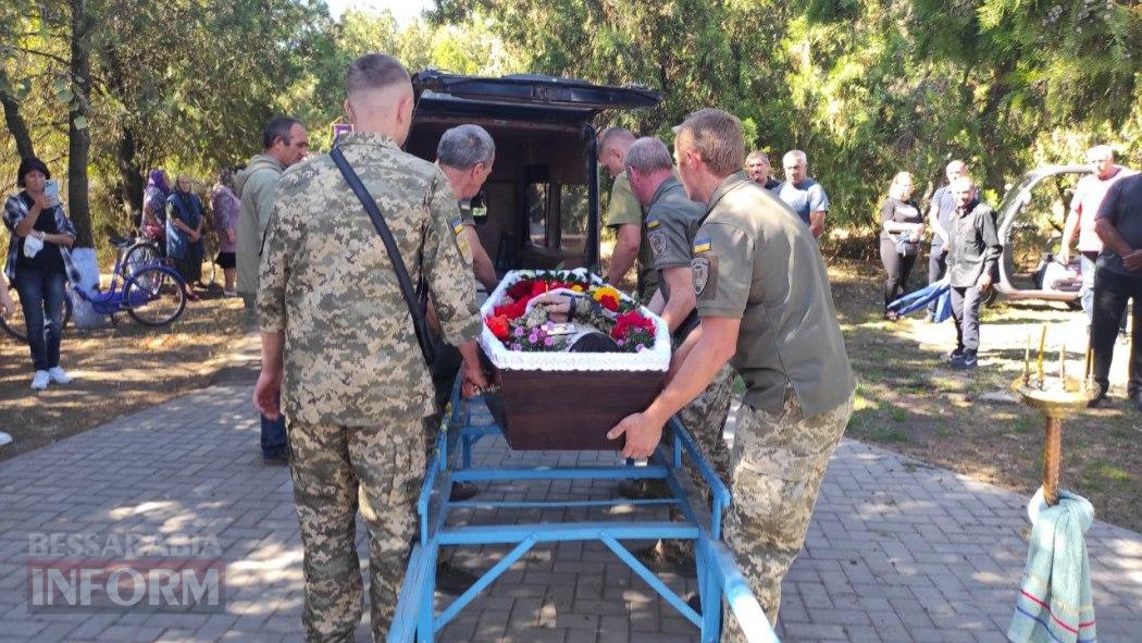 У Кілійській громаді попрощалися з військовим, чиє серце зупинилося на фронті