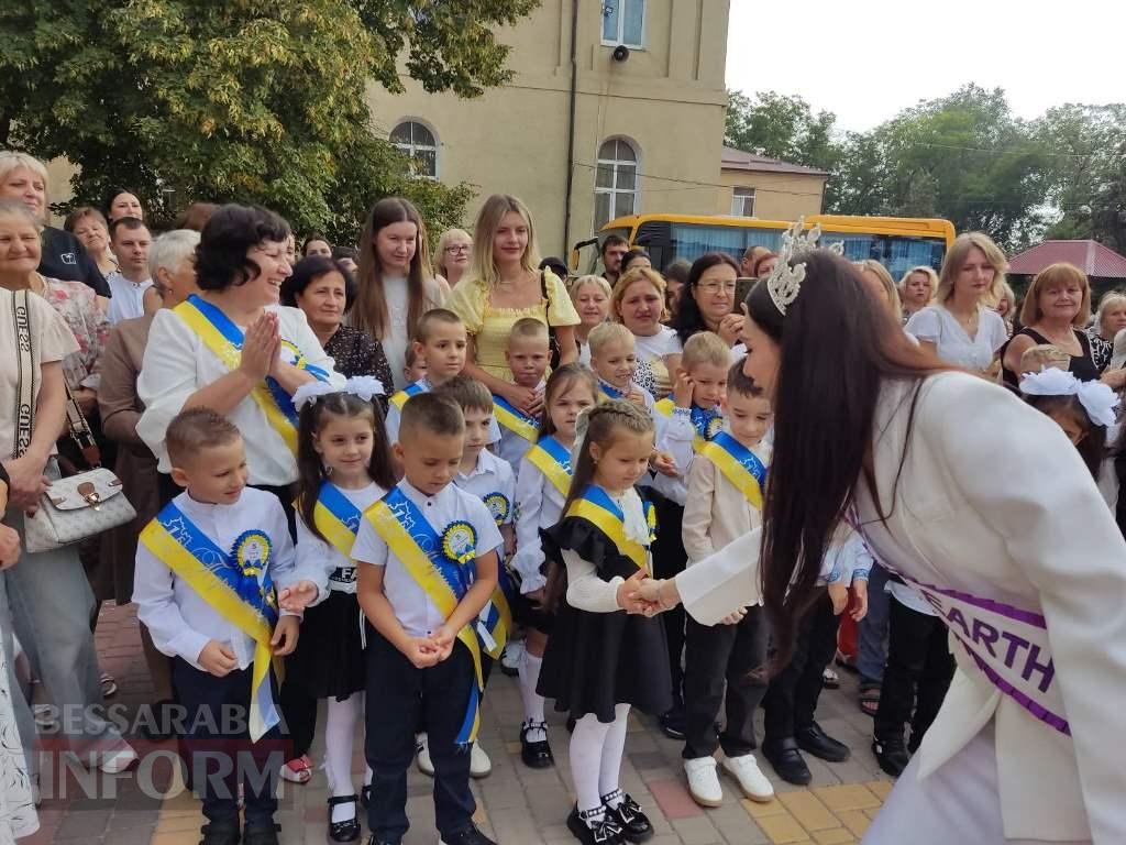 До рідної школи в Болграді завітала «Міс Земля Україна 2024» Марія Желяскова