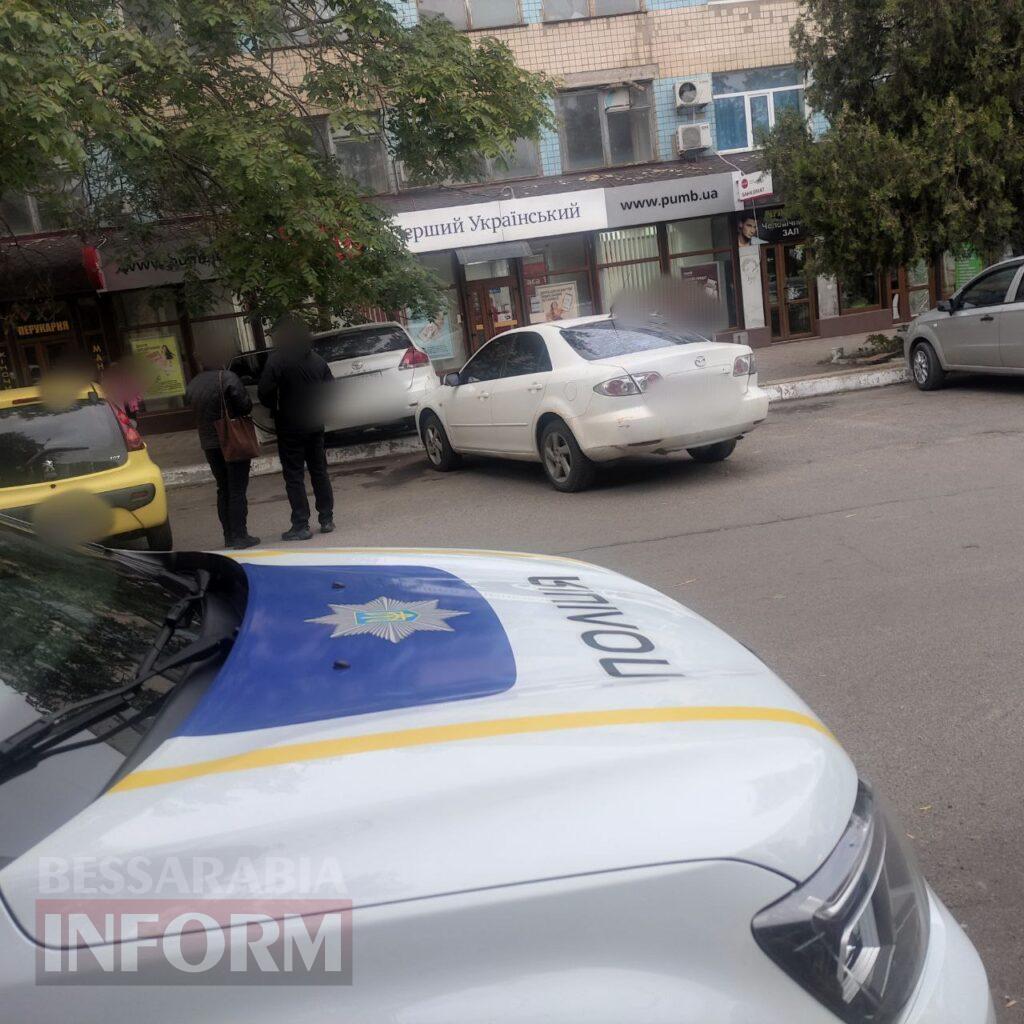 Автівка через бордюр вилетіла на тротуар: у центрі Аккермана збили двох дівчат-пішоходів - вони у лікарні
