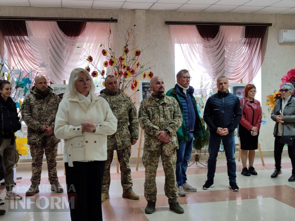 Листівки та квіти для наших Героїв: аккерманці віддали шану захисникам і захисницям України