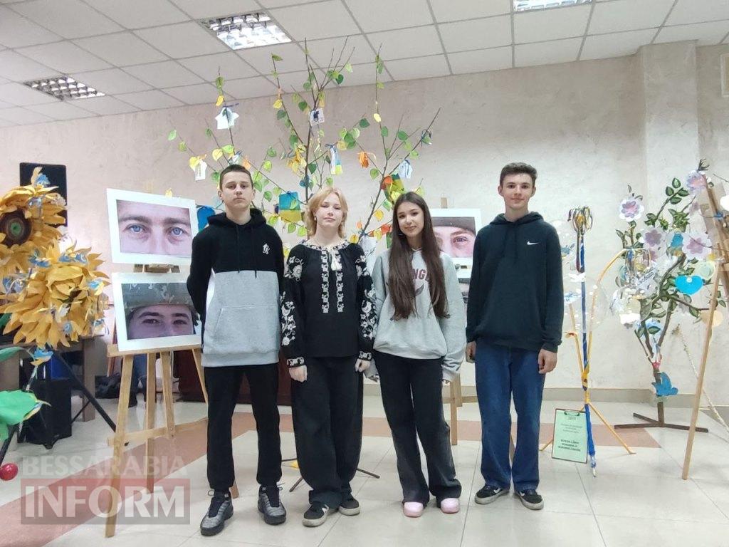 Листівки та квіти для наших Героїв: аккерманці віддали шану захисникам і захисницям України