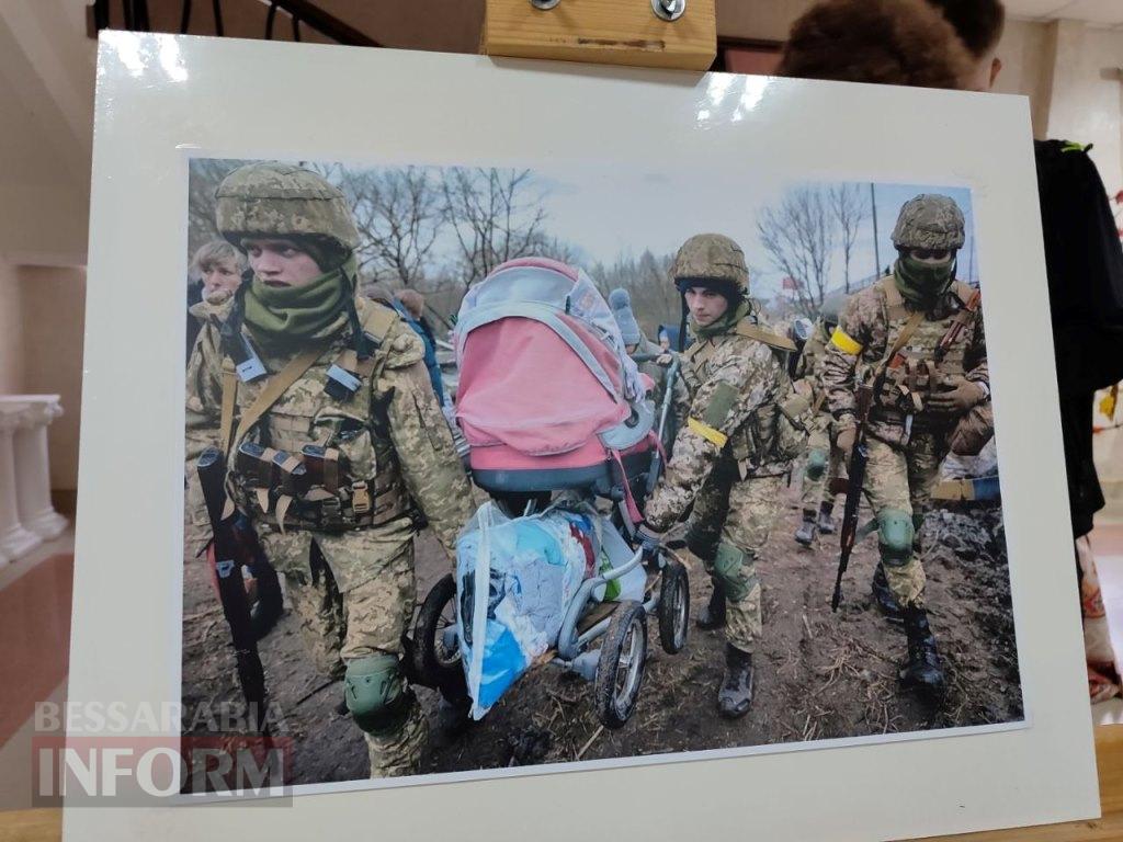 Листівки та квіти для наших Героїв: аккерманці віддали шану захисникам і захисницям України