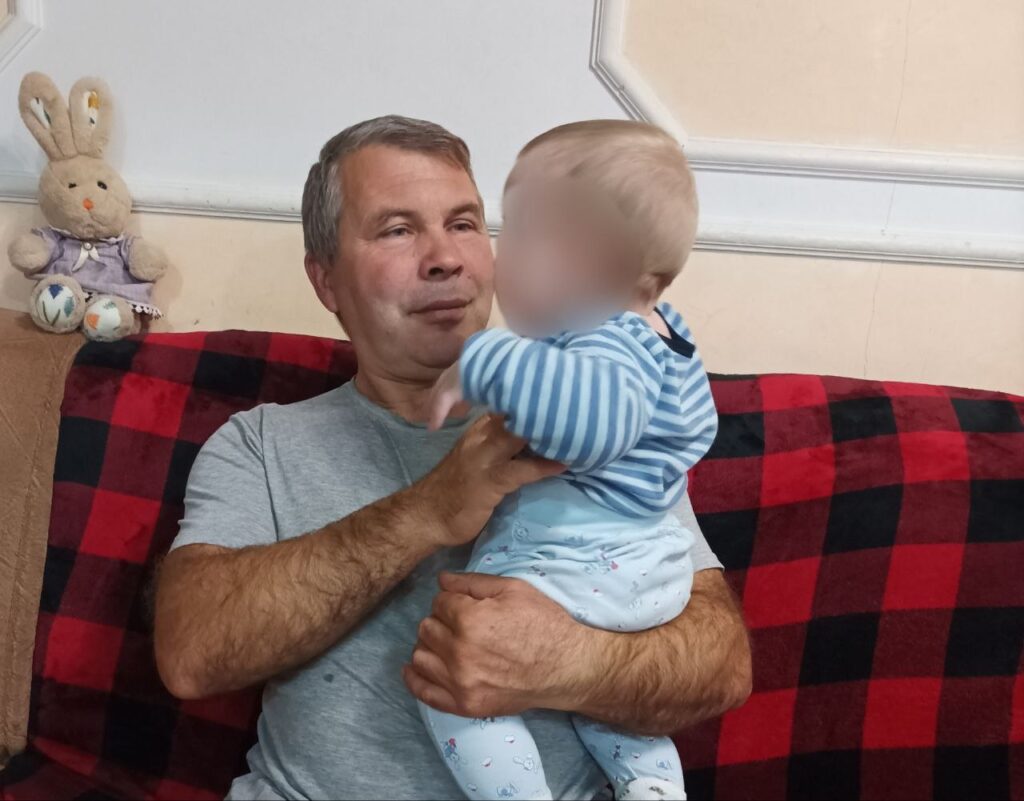 Куди потрапляють діти, коли батьки не можуть про них подбати: історія єдиної патронатної родини Аккермана