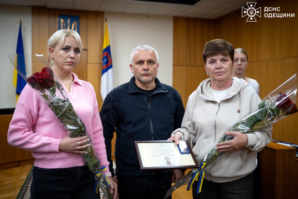 Трьом родинам рятувальників з Білгород-Дністровщини, життя яких забрала війна, вручили державні нагороди